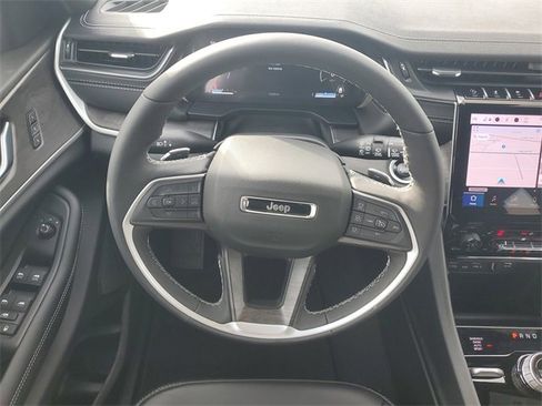 New 2025 Jeep Grand Cherokee Limited w/ Trailer Tow Package image 14