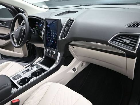 Certified 2023 Ford Edge Titanium w/ Equipment Group 301A AWD/4WD image 31