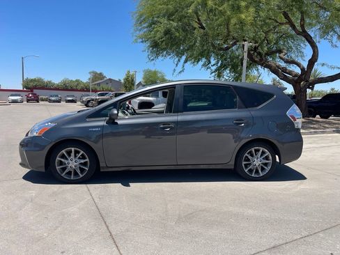 Used 2014 Toyota Prius V Five FWD image 4