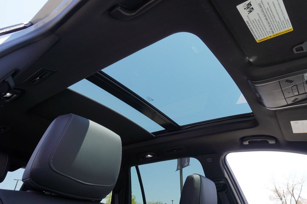Certified 2025 Cadillac XT6 Luxury FWD image 17