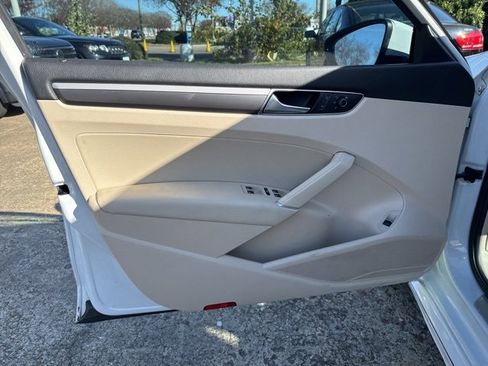 Used 2017 Volkswagen Passat 1.8T R-Line image 18