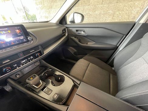 Used 2025 Nissan Rogue SV image 37