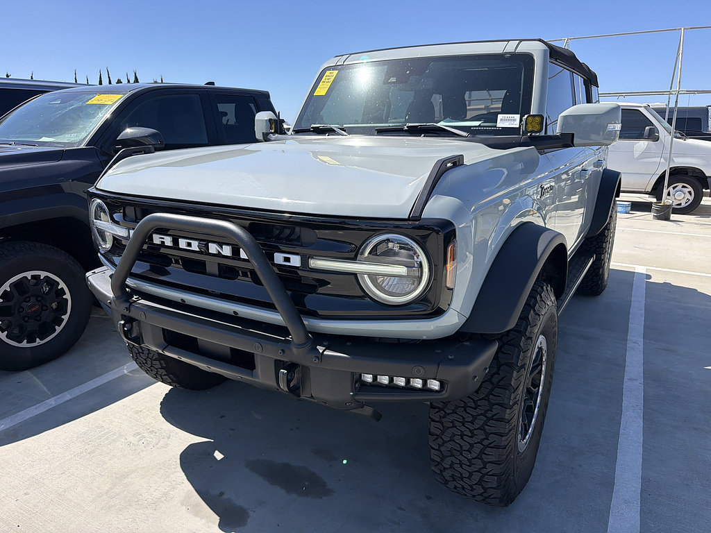 Used 2022 Ford Bronco Outer Banks w/ Sasquatch Package AWD/4WD image 2