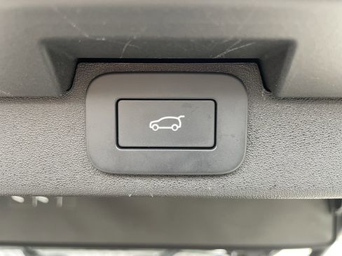 Certified 2024 Land Rover Discovery S image 41