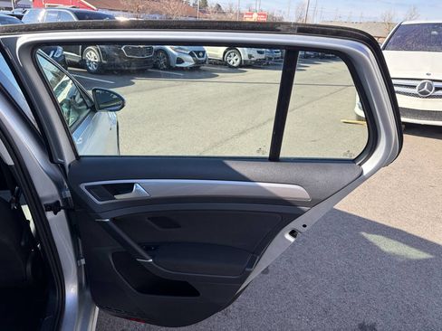 Used 2016 Volkswagen e-Golf SE w/ DC Fast Charging Package image 24