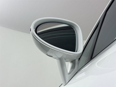 Used 2024 Porsche Macan Turbo image 10