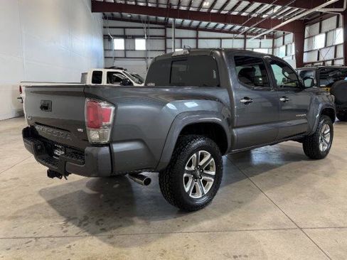 Used 2017 Toyota Tacoma Limited w/ Tow Package image 7