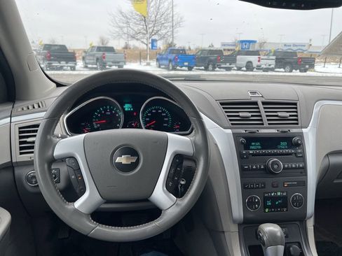 Used 2010 Chevrolet Traverse LT image 24