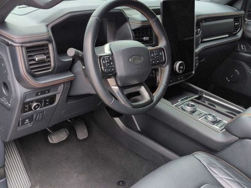 Used 2024 Ford Expedition Platinum AWD/4WD image 10