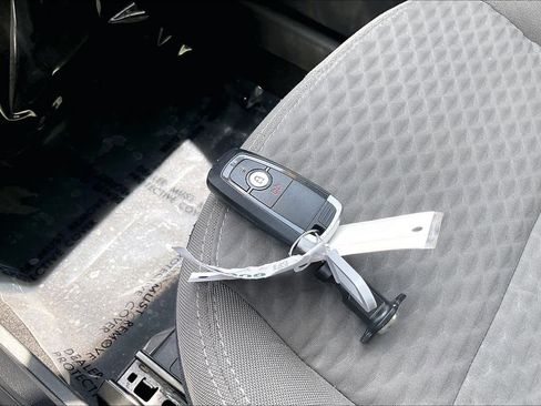 Used 2021 Ford Escape SE FWD image 11