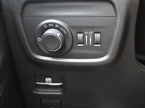 Used 2023 Jeep Grand Cherokee Laredo w/ Luxury Tech Group I image 10