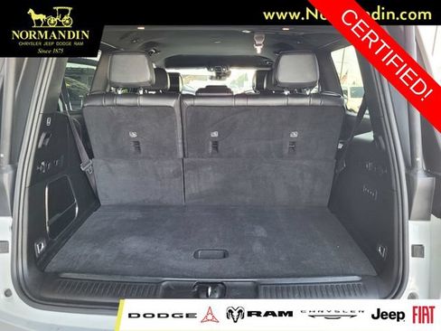 Certified 2024 Jeep Wagoneer Series II w/ Flexible Seating Group RWD image 19