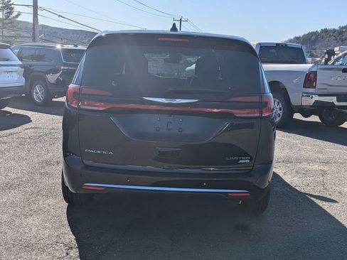 New 2026 Chrysler Pacifica Limited w/ Uconnect Theater Family Group image 6