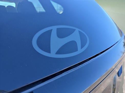 Certified 2025 Hyundai Tucson Limited FWD image 33