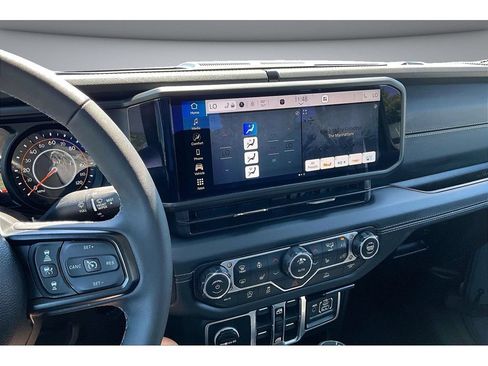 Used 2026 Jeep Gladiator Sport AWD/4WD image 9