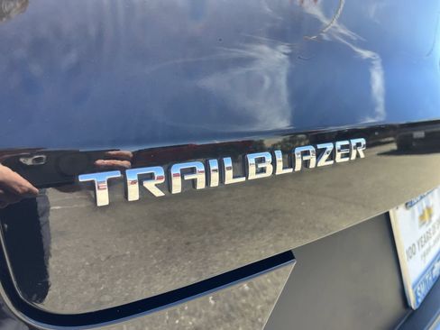 Used 2023 Chevrolet TrailBlazer LT FWD image 28