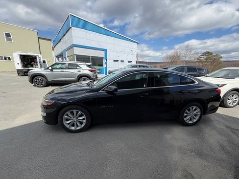 Used 2025 Chevrolet Malibu LT image 2
