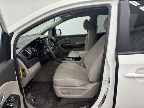 Used 2016 Kia Sedona LX w/ Option Group 020 FWD image 9