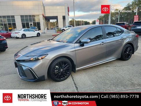Used 2025 Toyota Camry SE image 1