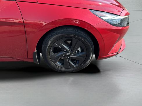 Used 2022 Hyundai Elantra Blue FWD image 34