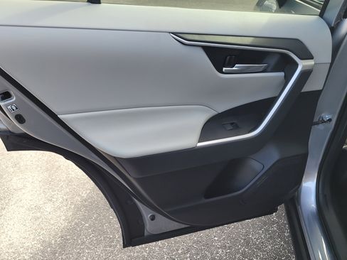 Used 2020 Toyota RAV4 XLE image 12