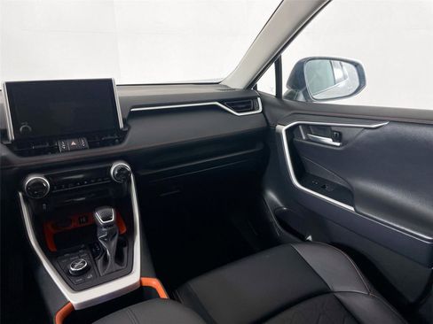 Used 2024 Toyota RAV4 Adventure image 31
