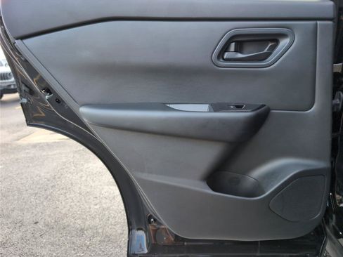 Used 2024 Nissan Rogue S AWD/4WD image 37