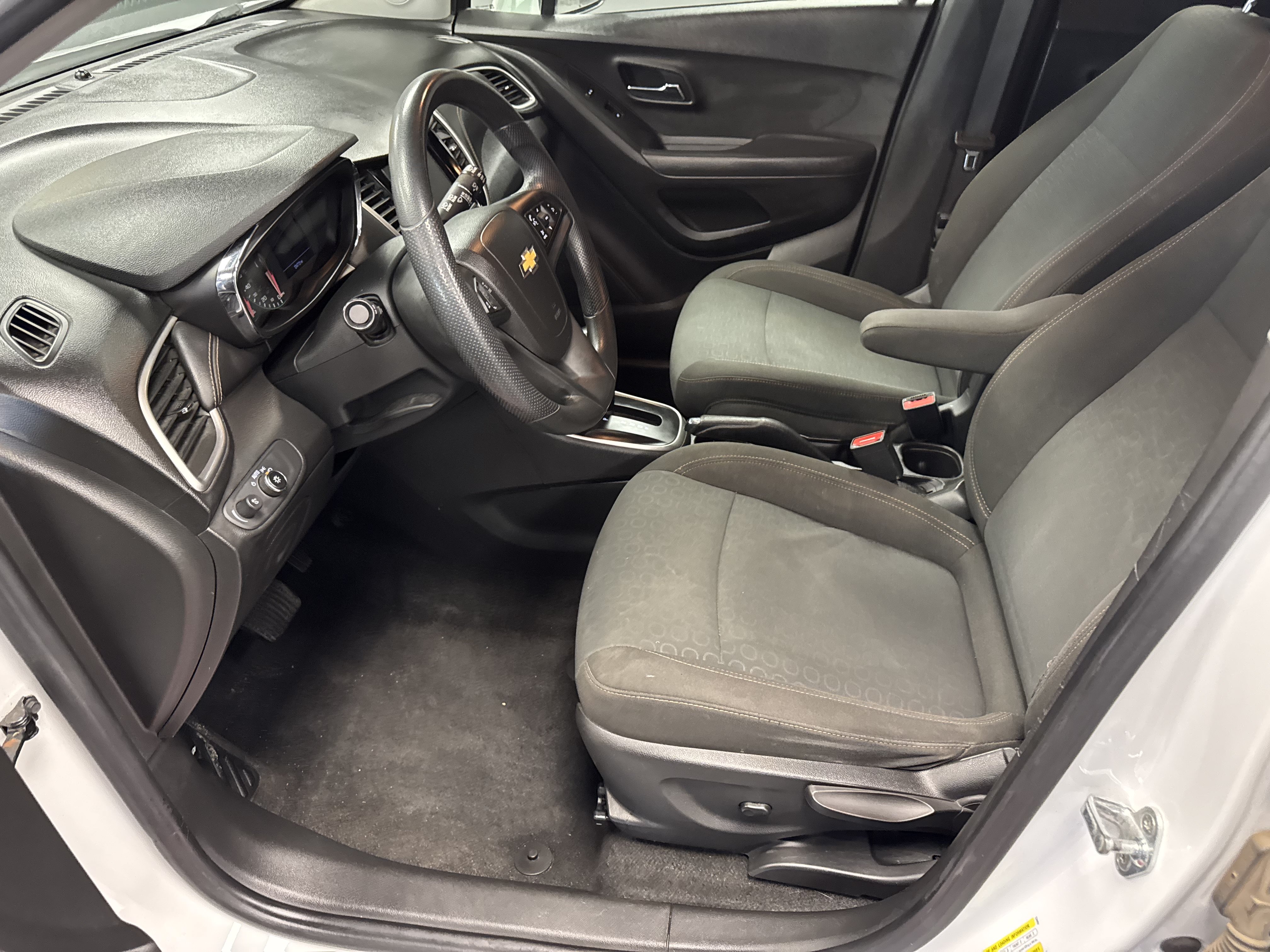 Used 2020 Chevrolet Trax LS w/ Tint and Cruise Package FWD image 9