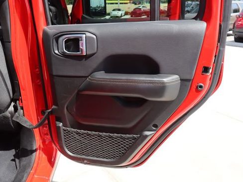 Used 2025 Jeep Wrangler Unlimited Sahara AWD/4WD image 28