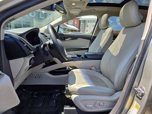 Used 2017 Lincoln MKX Reserve w/ Driver Assistance Package FWD image 9