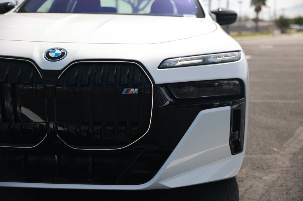 Used 2025 BMW i7 M70 w/ Executive Package AWD/4WD image 5