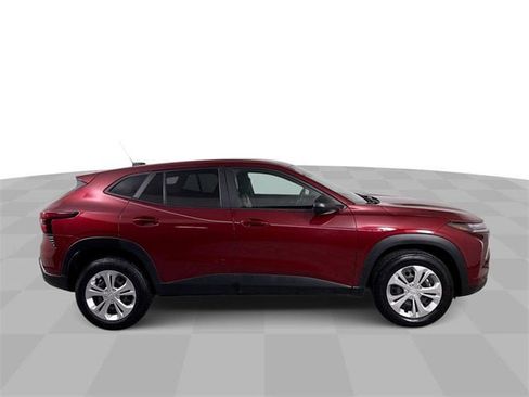 Used 2024 Chevrolet Trax LS image 9