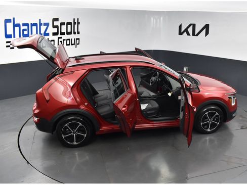 Used 2025 Kia Niro EX FWD image 32