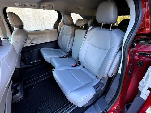 Certified 2023 Toyota Sienna XLE image 20