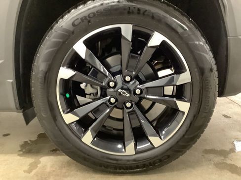 Used 2025 Chevrolet Equinox RS AWD/4WD image 25