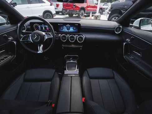 Used 2025 Mercedes-Benz CLA 250 4MATIC image 32