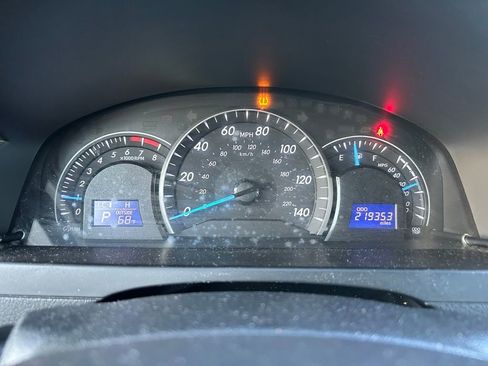 Used 2012 Toyota Camry LE FWD image 23