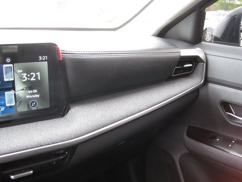 Used 2025 Nissan Kicks SV image 18