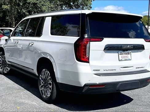 Used 2023 GMC Yukon XL Denali Ultimate AWD/4WD image 4