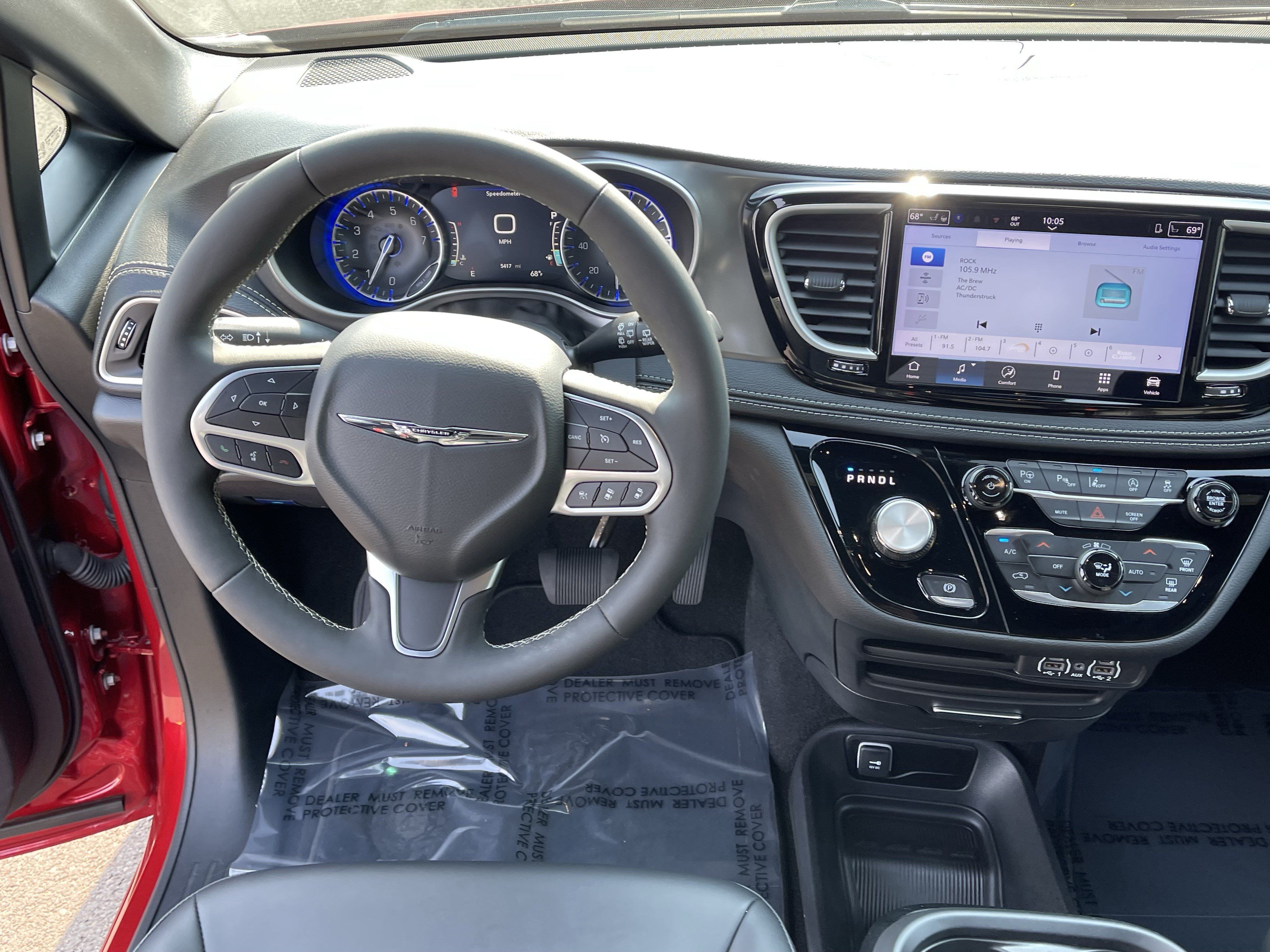 Used 2025 Chrysler Pacifica Select AWD/4WD image 12