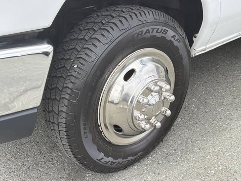 Used 2013 Ford E-350 and Econoline 350 Super Duty RWD image 3