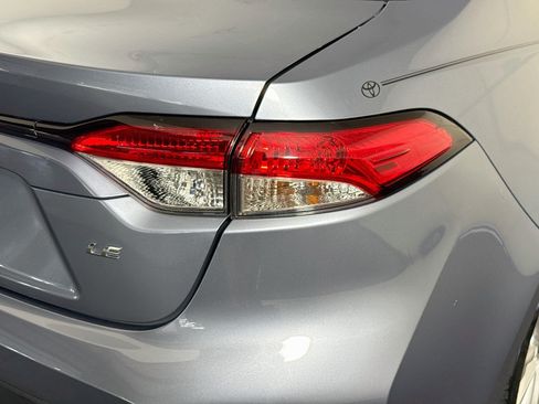 Used 2024 Toyota Corolla LE w/ LE Convenience Package FWD image 34