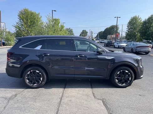 Used 2025 Kia Sorento S FWD image 8