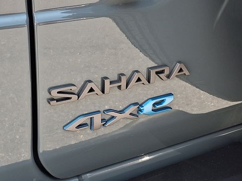 Used 2025 Jeep Wrangler Unlimited Sahara AWD/4WD image 30