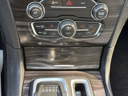 Used 2015 Chrysler 300 Limited RWD image 43
