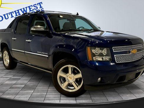 Used 2013 Chevrolet Avalanche LTZ AWD/4WD image 3