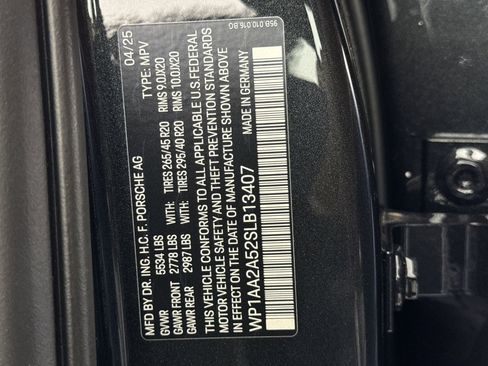 Certified 2025 Porsche Macan image 31