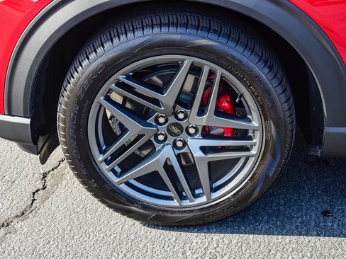 Used 2025 Ford Explorer ST-Line w/ Premium Package image 9