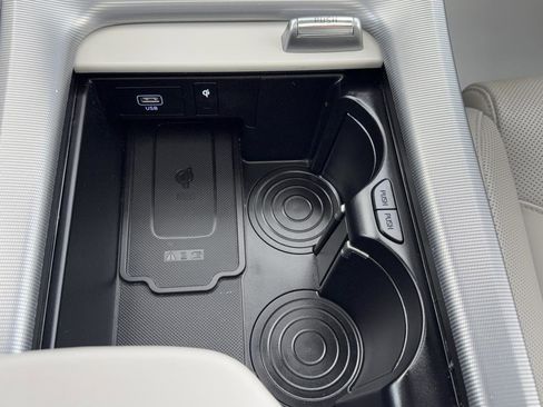 Used 2024 Hyundai Palisade Calligraphy image 16