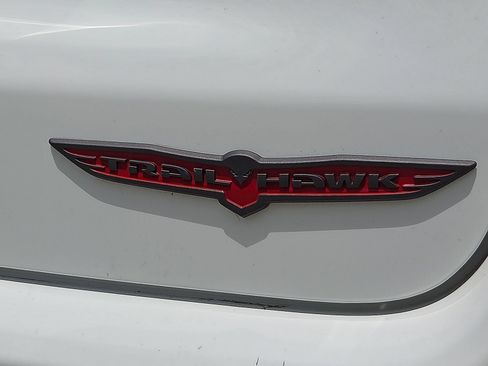 Used 2025 Jeep Compass Trailhawk AWD/4WD image 9